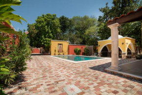 Espectacular casona con alberca y jardines